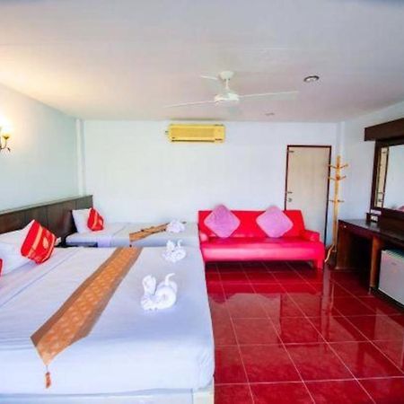 Oyo 343 Wanna Marine Hotel Patong Exterior foto