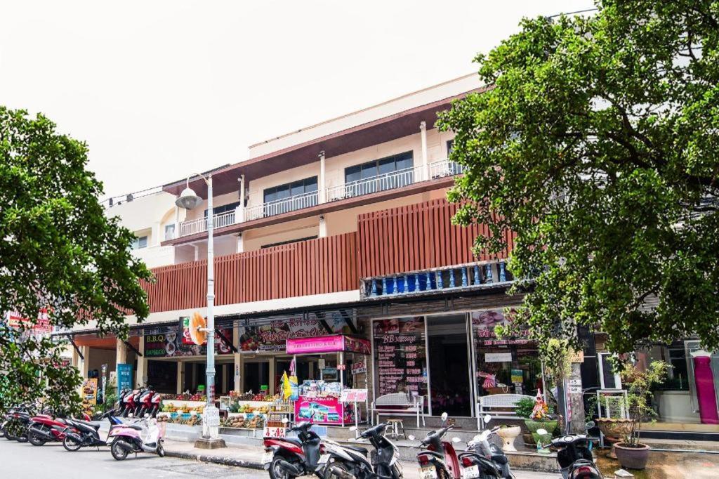 Oyo 343 Wanna Marine Hotel Patong Exterior foto