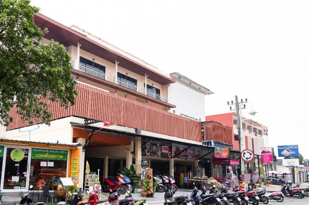 Oyo 343 Wanna Marine Hotel Patong Exterior foto