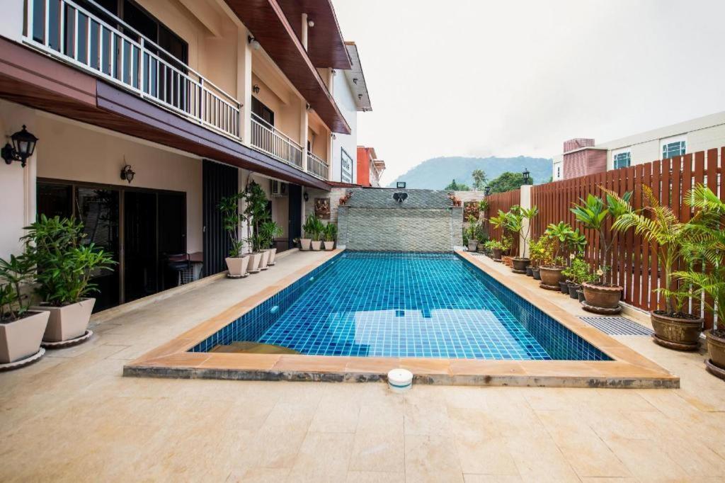 Oyo 343 Wanna Marine Hotel Patong Exterior foto