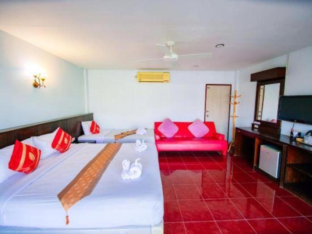 Oyo 343 Wanna Marine Hotel Patong Exterior foto