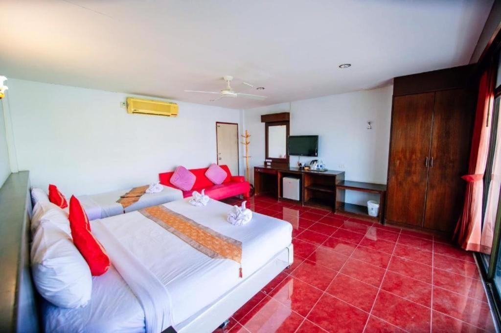 Oyo 343 Wanna Marine Hotel Patong Exterior foto
