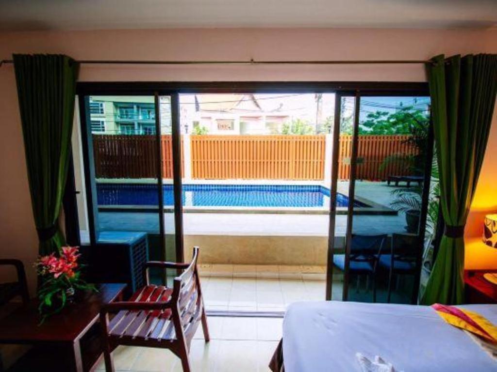 Oyo 343 Wanna Marine Hotel Patong Exterior foto